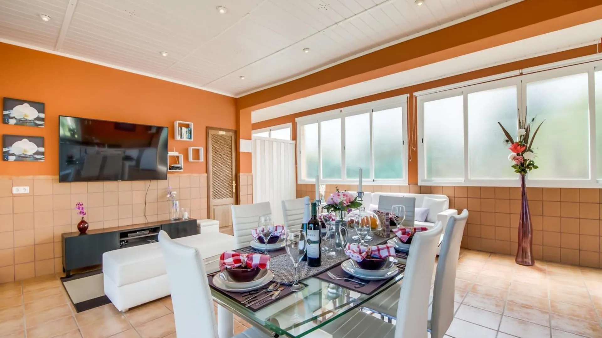 4 Bedroom Villa In Inca 0*, インカ